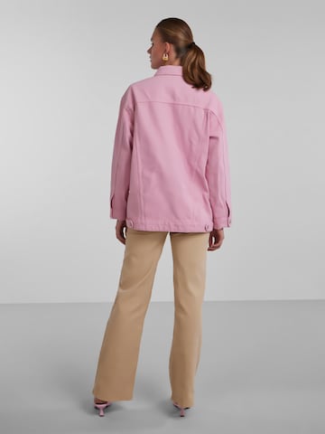 PIECES Prehodna jakna 'Tika' | roza barva