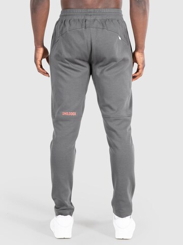 Effilé Pantalon 'Leon' Smilodox en gris