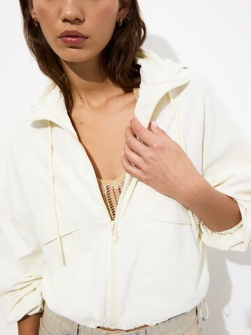 Pull&Bear Jacke in Beige
