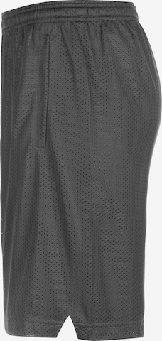 UNDER ARMOUR Loosefit Sporthose in Grau