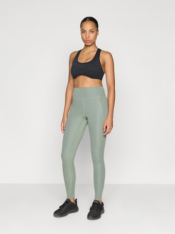 Girlfriend Collective Toppi ' Connie ' värissä musta