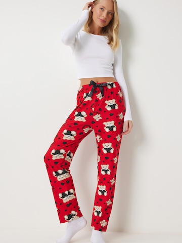 Pantaloni de pijama de la Happiness İstanbul pe roșu