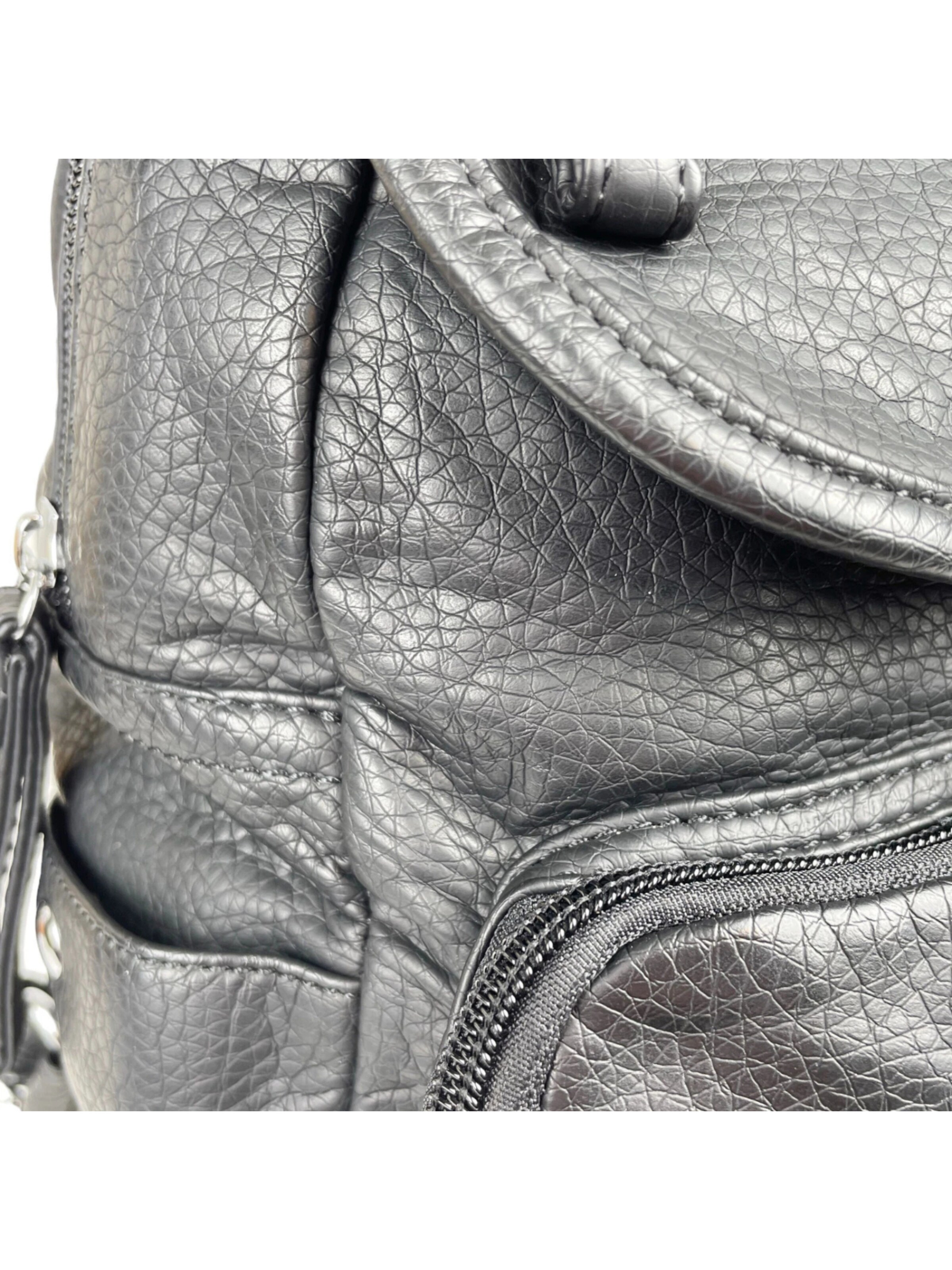 Kumixi Backpack in Black