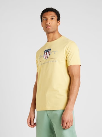 T-Shirt GANT en jaune : devant