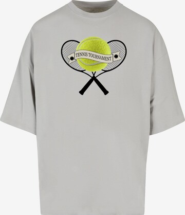 Merchcode Shirt 'Tennis Tournament' in Grijs: voorkant