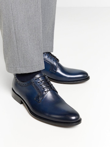 Scarpa stringata 'Sandro' di Jerelyn Creado in blu: frontale