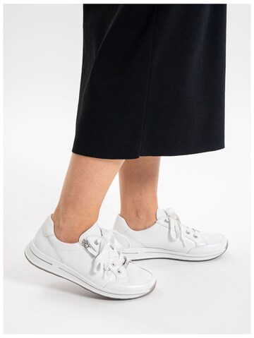 Baskets basses ARA en blanc
