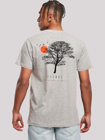 T-Shirt 'Escape Discover the World Tree Birds' F4NT4STIC en gris : devant