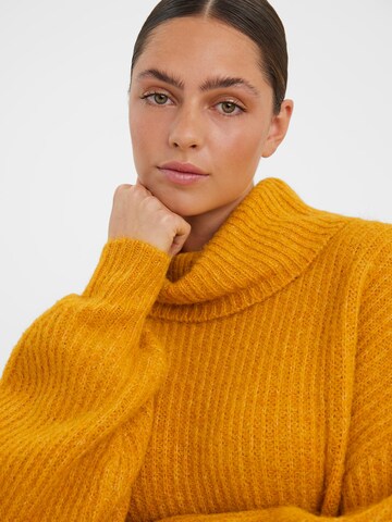 VERO MODA Sweater 'JULIE' in Yellow