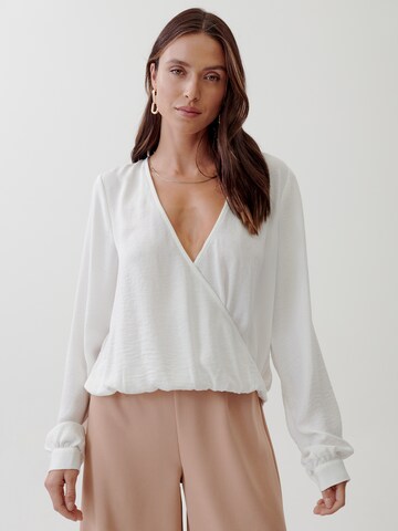 Tussah Blus i beige: framsida