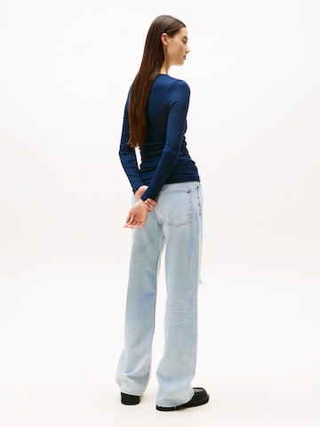 Tricou de la Tommy Jeans pe albastru