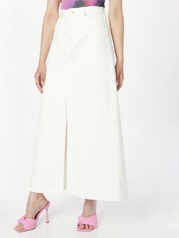 TOPSHOP Skirt in White: front