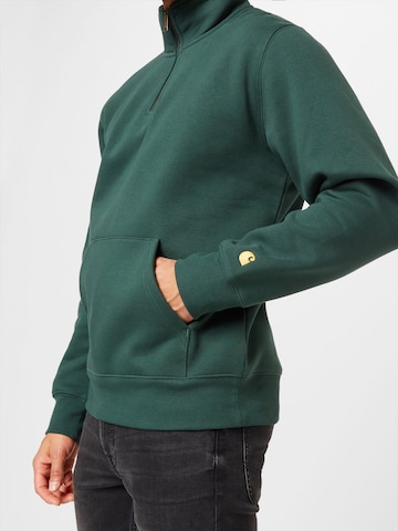 Carhartt WIP Regular fit Sweatshirt 'Chase' i grön