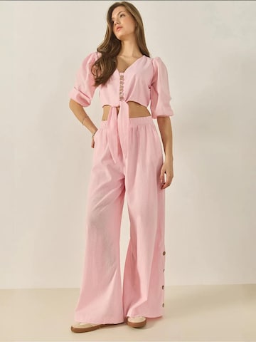Completo pantalone di Bianco Lucci in rosa: frontale