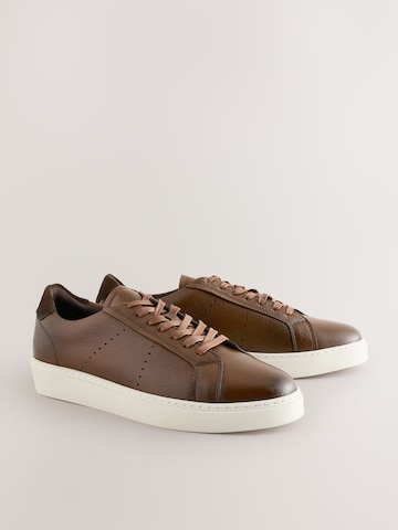 Sneaker bassa di Next in marrone