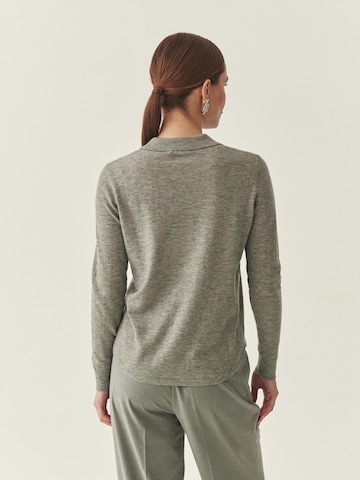 TATUUM - Blusa em cinzento