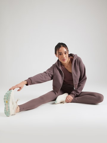 ICANIWILL Спортна жилетка с качулка 'Essence' в кафяво