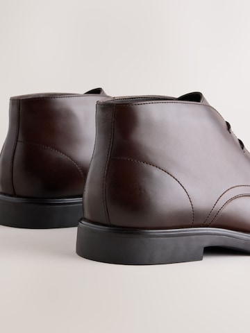 Boots chukka di Next in marrone