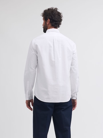 Portland Outerwear Company - Ajuste regular Camisa de negocios en blanco