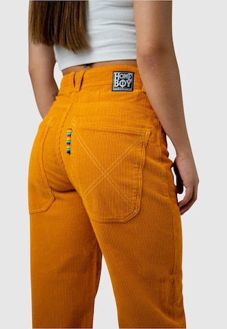 Loosefit Pantaloni di HOMEBOY in giallo