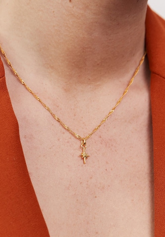 Stilnest Pendant in Gold: front