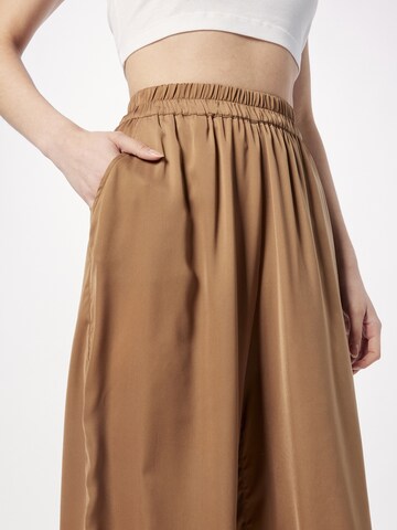 SECOND FEMALE Szeroka nogawka Spodnie 'Mingai' w kolorze brązowy