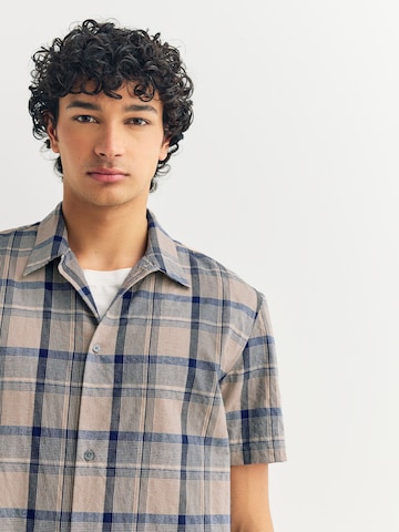 Coupe regular Chemise Next en beige