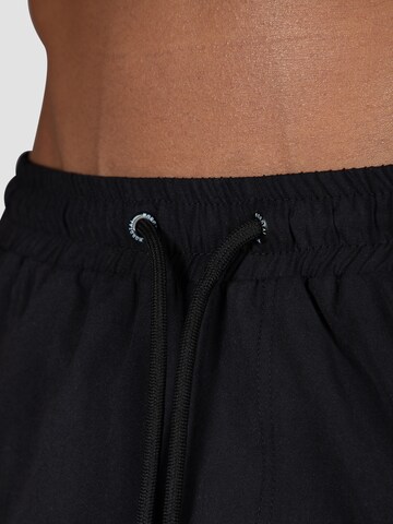 Regular Shorts de bain MOROTAI en noir