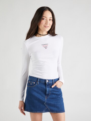 Tommy Jeans T-shirt 'ESSENTIAL' i vit: framsida