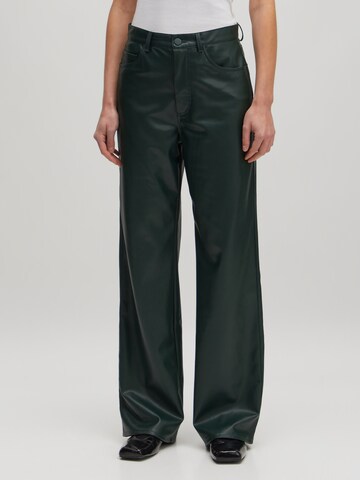 EDITED Wide leg Trousers 'Celina' in Green: front