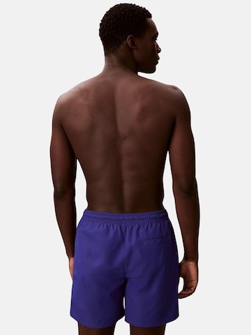 Shorts de bain 'CALVIN KLEIN MEDIUM DRAWSTRING Costumi da bagno' Calvin Klein en bleu
