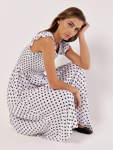 Robe Apricot en blanc