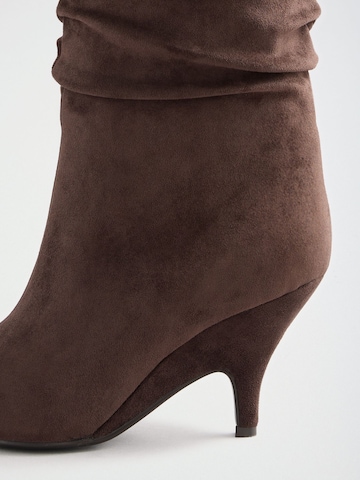 Lipsy Stiefel in Braun