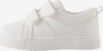 Sneaker di Next in bianco: frontale