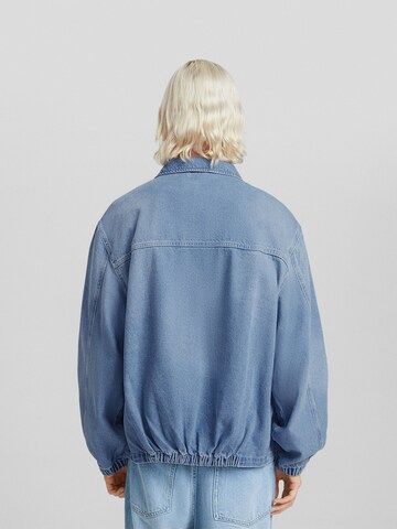 Bershka Välikausitakki värissä sininen