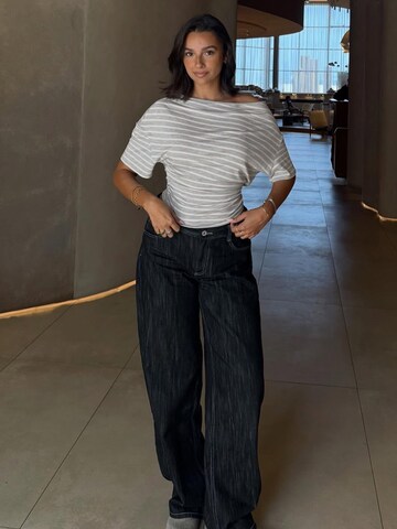 Tricou de la Bershka pe alb: față