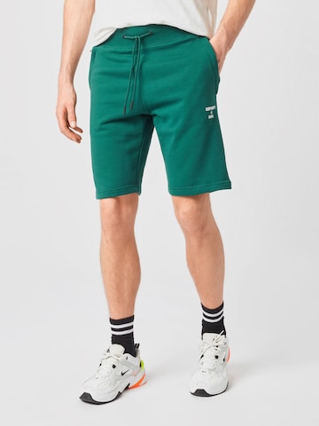 Superdry Regular Спортен панталон в зелено: отпред