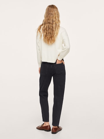 MANGO Avsmalnet Jeans 'Mom80' i svart