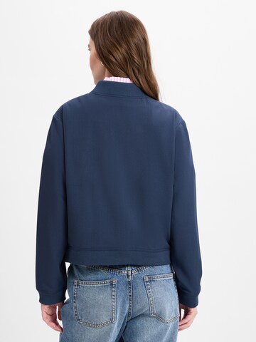 Marie Lund Tussenjas in Blauw