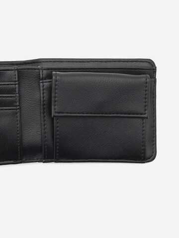 Pull&Bear Wallet in Black