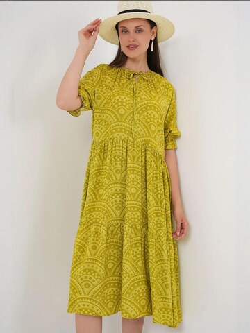 Bigdart - Vestidos camiseiros em amarelo: frente