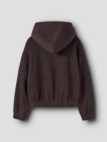 NAME IT - Sudadera 'NKFOKOMMA' en marrón