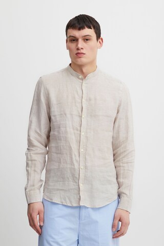 Coupe regular Chemise Casual Friday en gris : devant