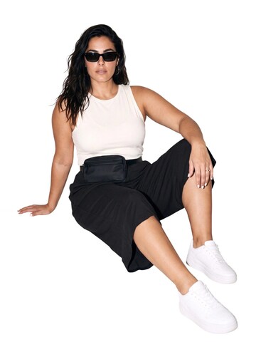 Shape Of You Regular Pants in Black