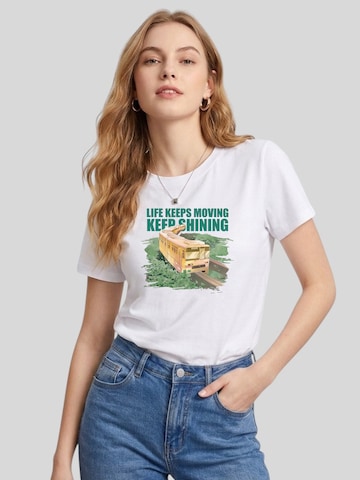 T-shirt 'Women Healing Forest Tram LIFE KEEPS MOVING Print T-Shirt' LapaPlus en blanc : devant