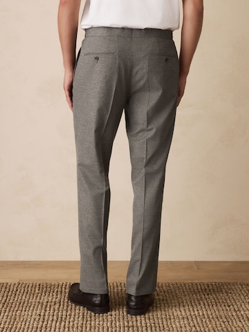 Regular Pantalon à plis Next en gris