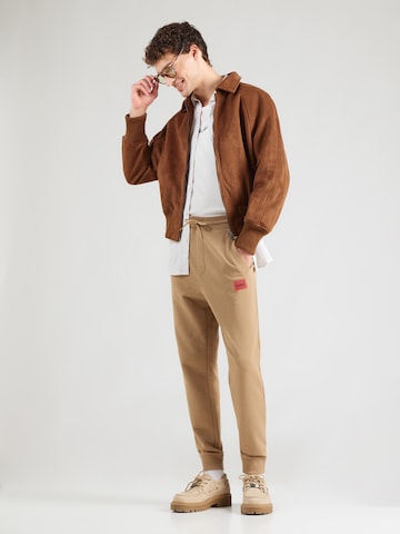 HUGO Tapered Nadrág 'Doak212' - bézs