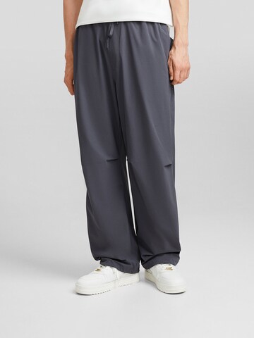 Loosefit Pantalon Bershka en gris : devant