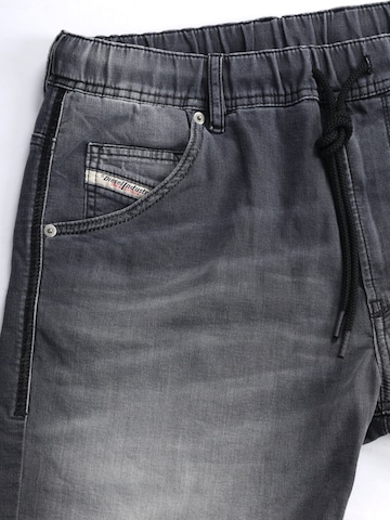 regular Jeans 'D-Krooley-Short Light & Superstretch JoggJeans' di DIESEL in grigio