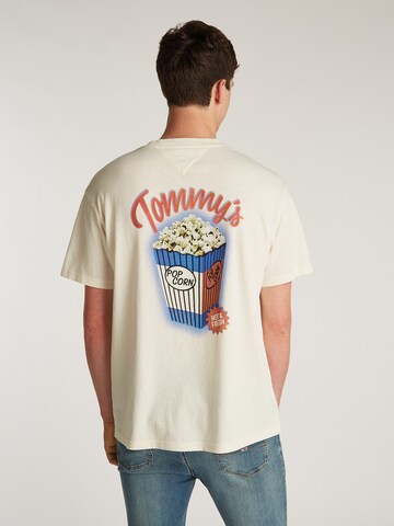 Tommy Jeans Μπλουζάκι 'NOVELTY 2' σε λευκό: μπροστά